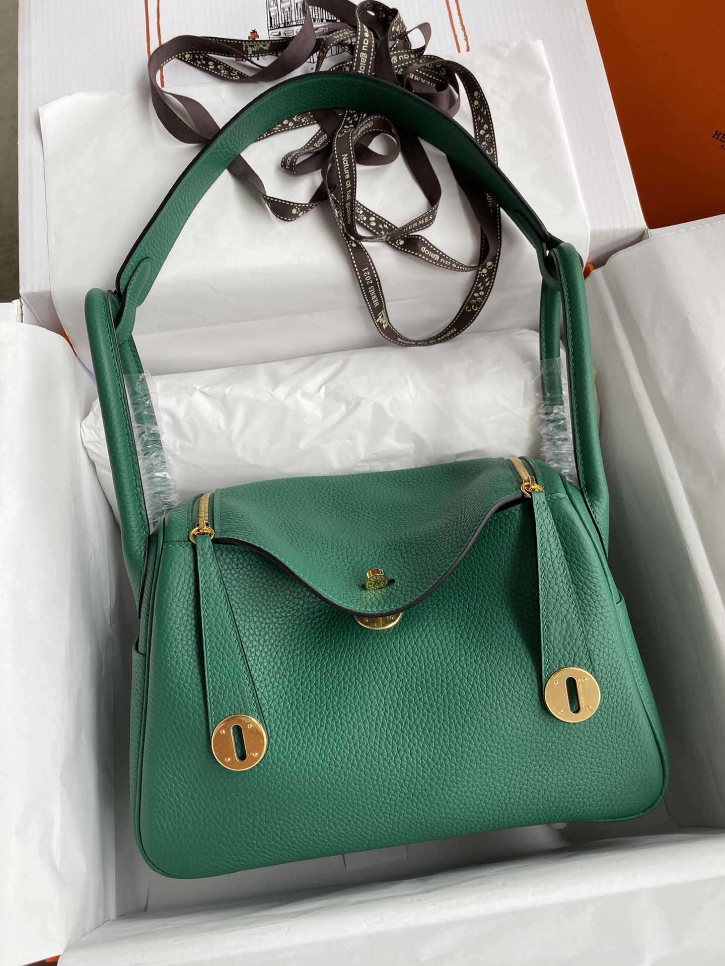 Hermes Lindy 26cm Handbag Shoulder Bag In Vert Vertigo Clemence Leather